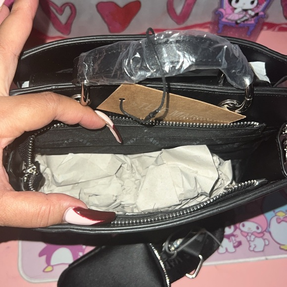 Steve Madden Tote - Picture 5 of 8